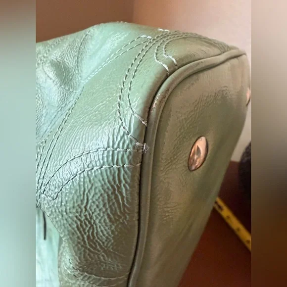 **SALE**Coach Light Green Patent Leather Shoulder Bag with Kisslock inside - Picture 12 of 16